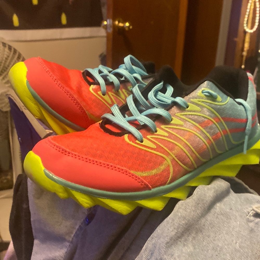 Athletic shoes